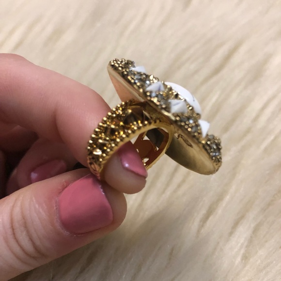 {MARI} House of Harlow 1960 Ruins Cocktail Ring - Picture 3 of 8